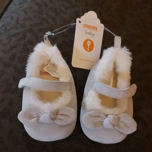 Gymboree NWT Gray faux fur Crib Shoes 3-6 Months